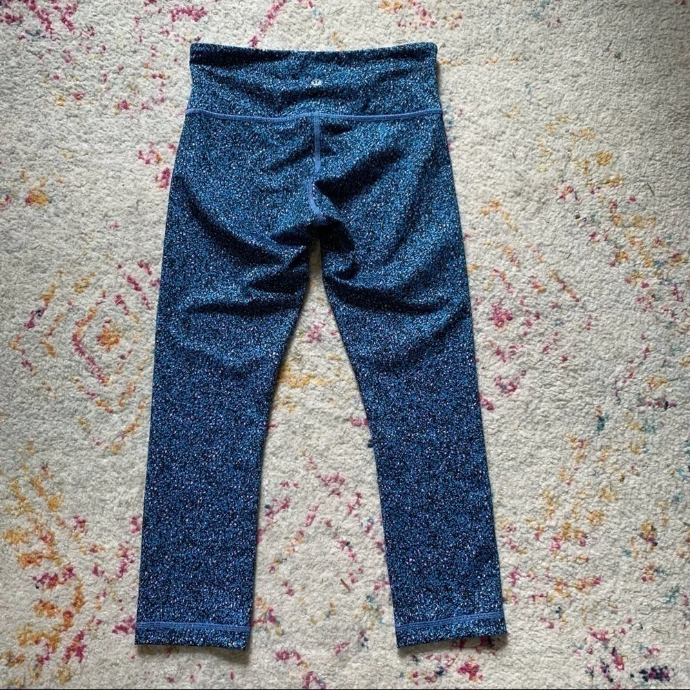 Lululemon‎ Lululemon Wunder Under Crop III in Blue, Pink & Black sz 4